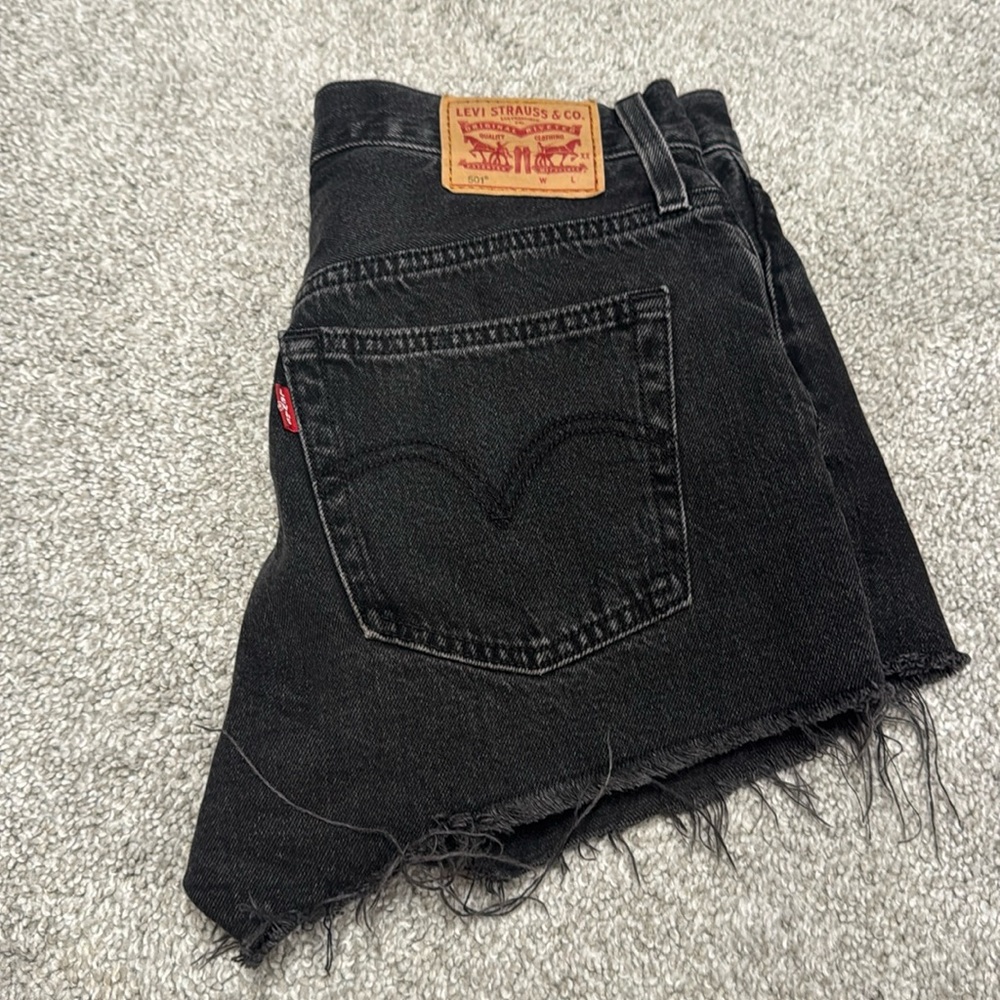 Levi’s 501 High Rise Cutoff Shorts – Black (W25)